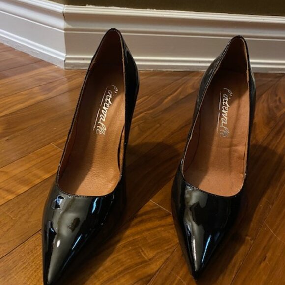p'intervalle Shoes - p'intervalle patent leather shoes, size 8, black. Made in Spain